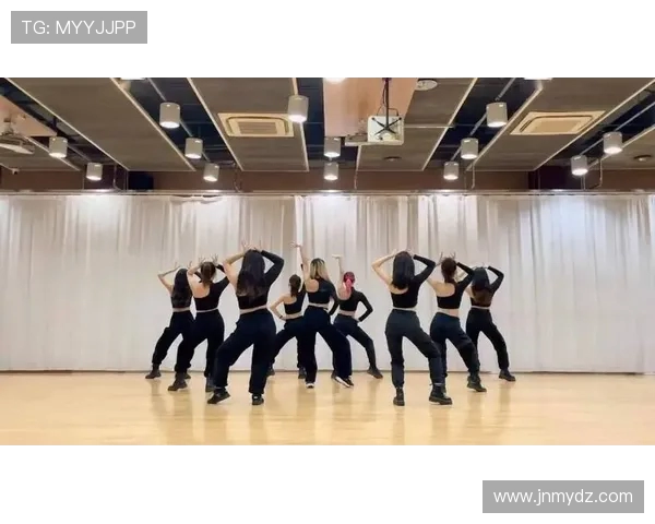 南京街舞队荣登全国灵活性排行榜第六名展现青春活力与实力