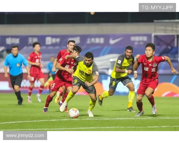 深入剖析上海足球队各项技术特点与战术风格的全面对比分析