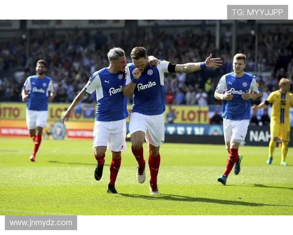 基尔高士丁与柏林联的精彩对决揭示了德乙联赛的激烈竞争与球队实力对比