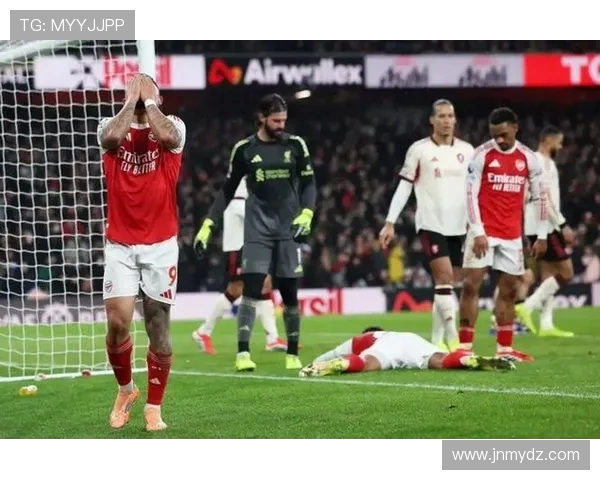 阿森纳与曼联激战正酣比分悬念不断球迷热情高涨 阿森纳与曼联激战正酣比分悬念不断球迷热情高涨