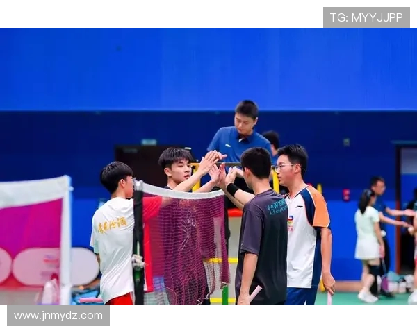 成都羽毛球队状态对比分析及未来发展趋势探讨 成都羽毛球队状态对比分析及未来发展趋势探讨