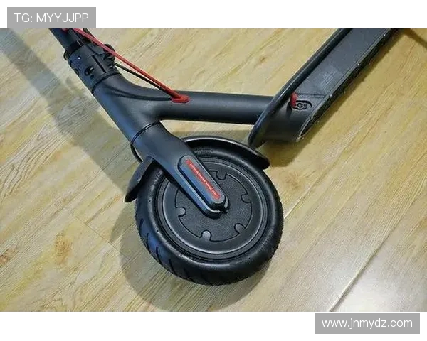 南京滑板队与成都滑板队赛后复盘分析灵活性表现与战术对比